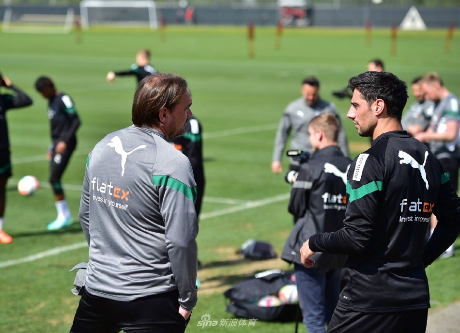 关于加时末段门兴格拉德巴赫备战西甲,主帅复盘细节曝光,赛场秩序良好,球探报告显示潜力的信息 关于加时末段门兴格拉德巴赫备战西甲,主帅复盘细节曝光,赛场秩序良好,球探报告显示潜力的信息